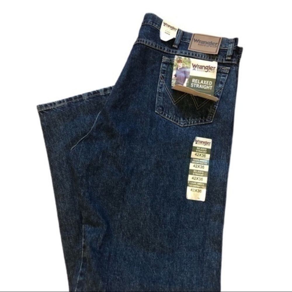 NWT Wrangler Relaxed Slim Jean